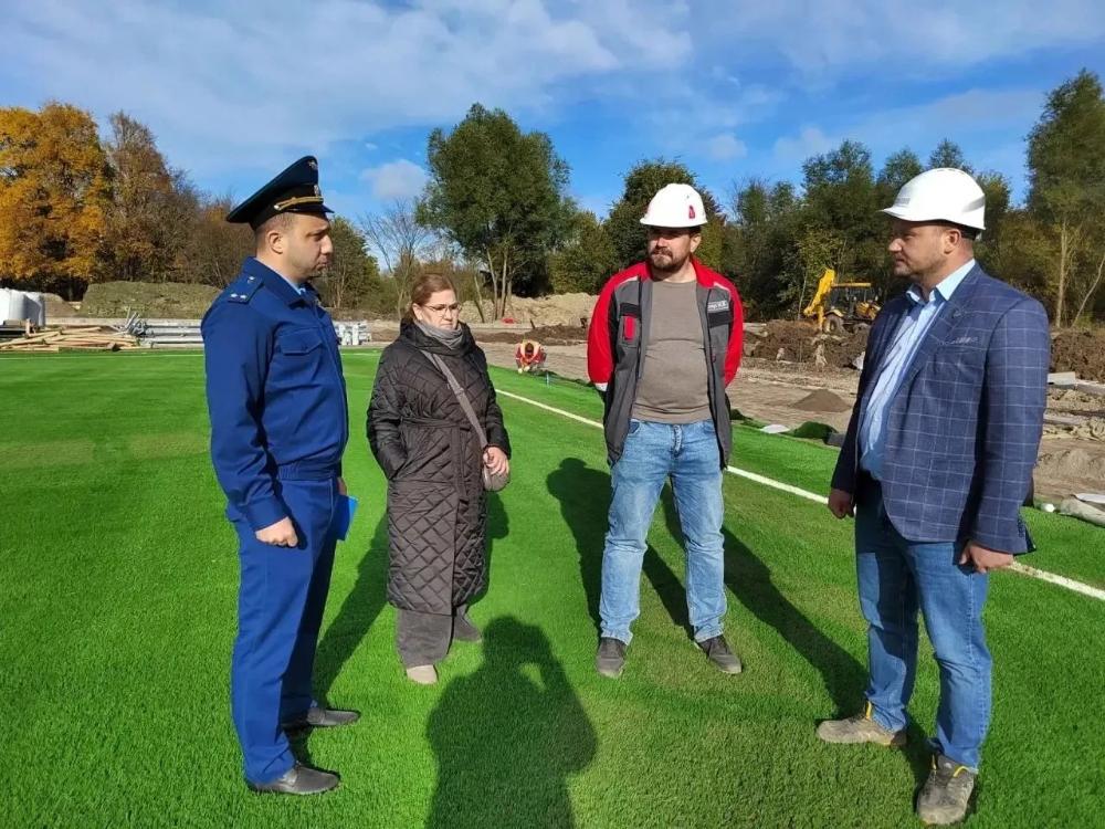 Волховская городская прокуратура контролирует соблюдение законодательства при строительстве социально значимых объектов в рамках реализации национальных проектов