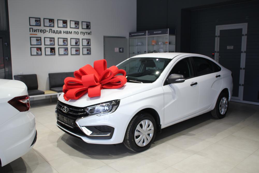 Отделение Соцфонда по Санкт-Петербургу и Ленинградской области передало 5 автомобилей пострадавшим на производстве жителям региона